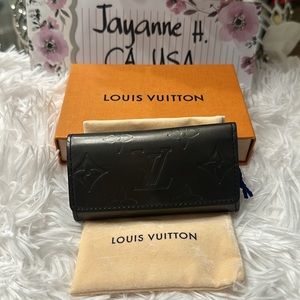 Mens LOUIS VUITTON 4 key holder